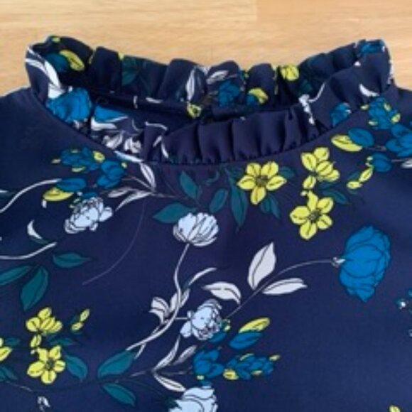 Halogen Ruffle Trim Shell Top - Picture 5 of 8